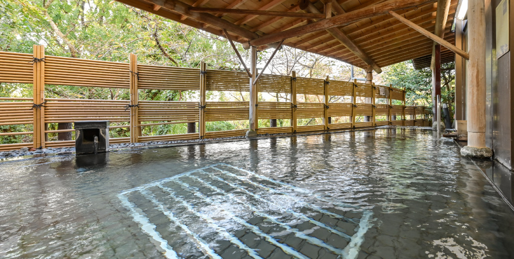 〈菖蒲の湯〉露天風呂 白山風露